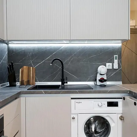 Stylish With Balcony - Bella Vita, By Flat Mаnаger Apartament