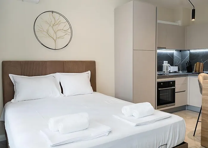 Stylish With Balcony - Bella Vita, By Flat Mаnаger *