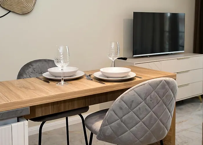 Stylish With Balcony - Bella Vita, By Flat Mаnаger *